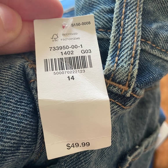 Old Navy Slouchy Straight Jeans - Picture 4 of 12